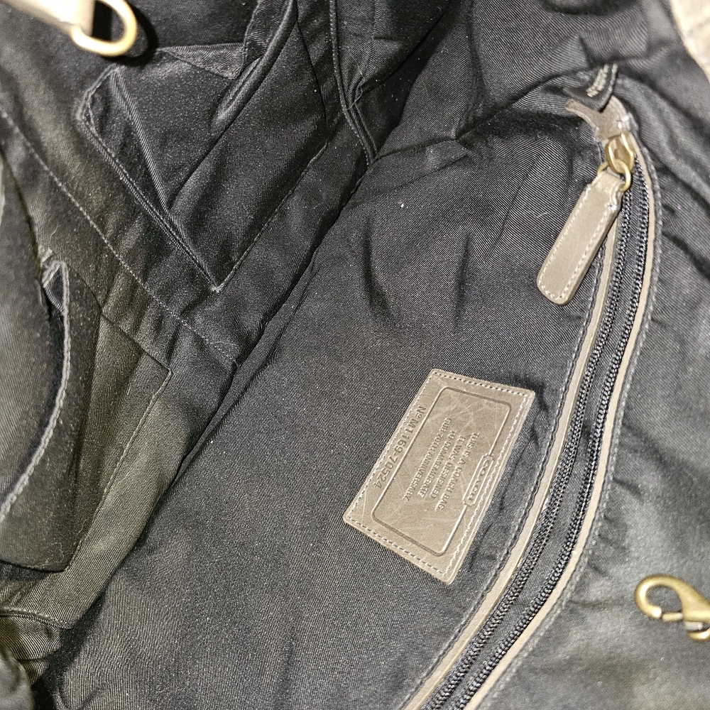 Coach 70th Anniversary Bleecker Travel Tote in a distressed olive leather - Picture 5 of 5